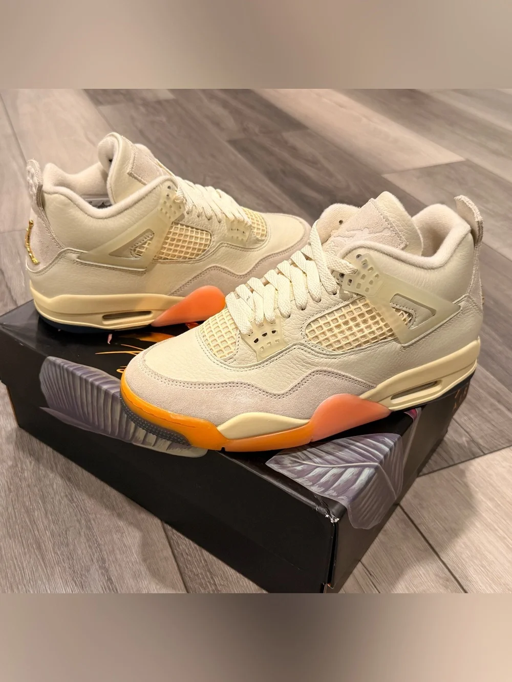 Nike Air Jordan 4 Retro Birds of Paradise HV0823-101 Women Size 9 / Men Size 7.5